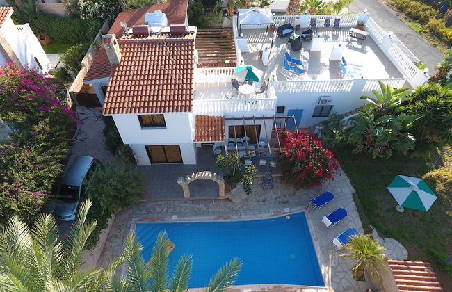 Lovely 7 Bedroom Villa !! - Photo 17