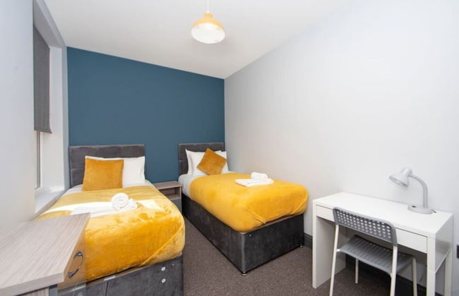 Immaculate 5-bed House in the City Centre Ashford - Photo 10