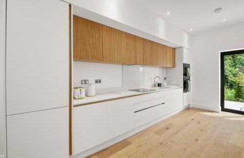 3 Bed House near Purley, by ARP Homes, Free Parking, Ideal for Long Stays & Insurance Bookings - Foto 6