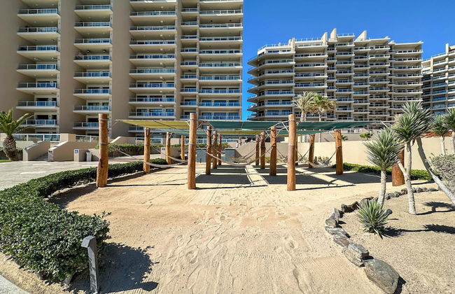Beach Bliss Retreat 2BR Beachfront Condo - Foto 67