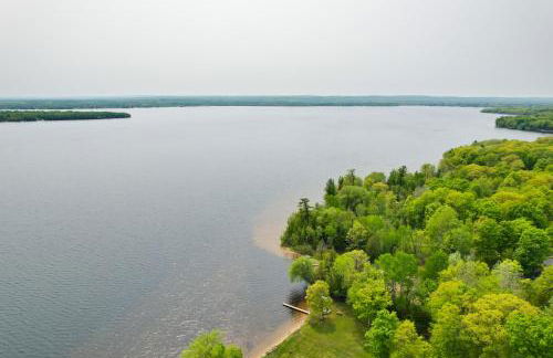 Near Snowmobiling! Carp Lake Cottage with Fire Pit - Foto 28