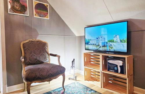 Charming Downtown Apartment in Victorian Home with Mountain Views - Foto 8