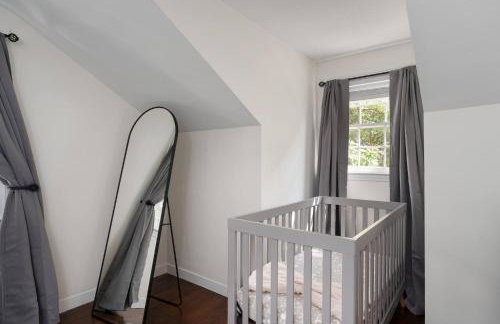 Exclusive Lux Home Near Town • Game Rm • Gym • 4BR - Photo 42