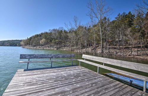 Lakefront Table Rock Getaway with Private Swim Dock! - Foto 1