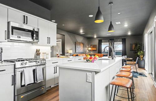 Sunset-Expansive Patio & Hot Tub-Mins to Broadway - Foto 3