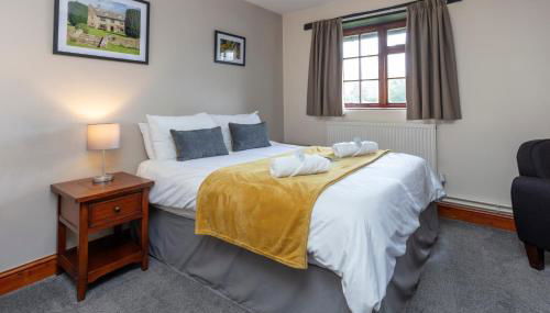 Charney Manor - Photo 5