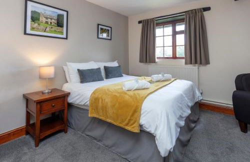 Charney Manor - Photo 5