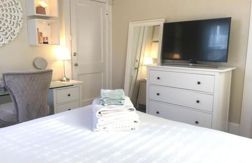 Bella room near downtown Train I-95 & beaches - Foto 54