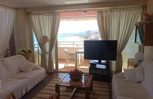 Espectacular terraza y vistas en 1a línea de playa - Foto 22