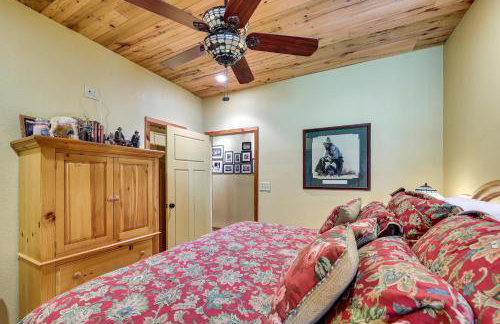 Flag Hole Riverfront Cabin Near Local Attractions! - Foto 10