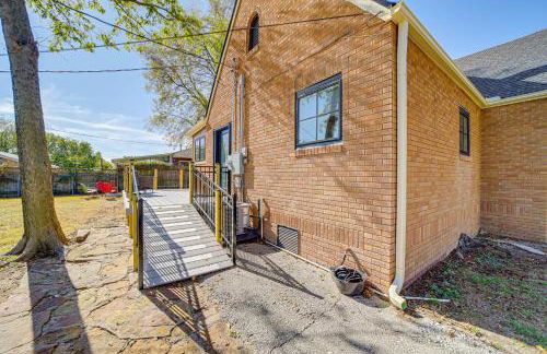Less Than 9 Mi to Dtwn Tulsa Lovely Home with Yard and Deck! - Foto 23