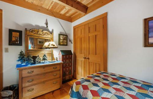 Lakefront Log Cabin on 2 acres - Photo 38