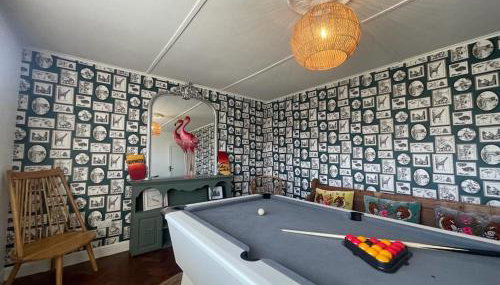 Baywatch Mawgan Porth Spacious Home sleeps 9, Games room, Parking & Garden - Foto 3, Game Room
