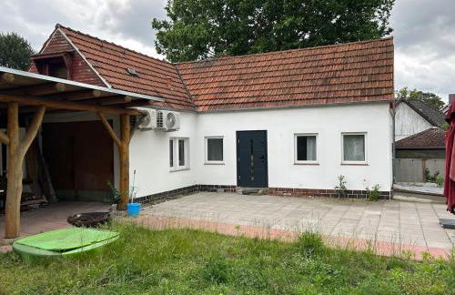 Neu renoviertes Haus mit großer Terrasse und Garten - Photo 1