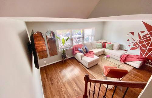 Easy PATH&Bus access- NYC| designer home + Deck. - Photo 50