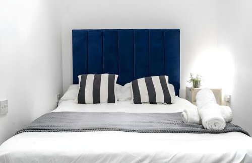 Stylish 3BR Derby Apartment - Sleeps 6, Central Location - Foto 12