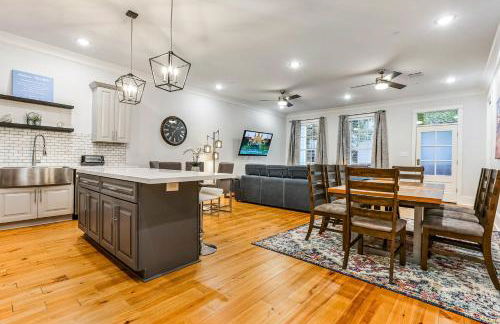 5BR with Pool - Great for Families - Near Everything - Foto 8