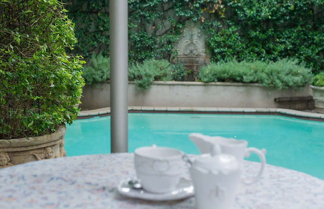 Lovely Guesthouse in Pretoria Welcoming you on a Spacious Room With Breakfast - Foto 13