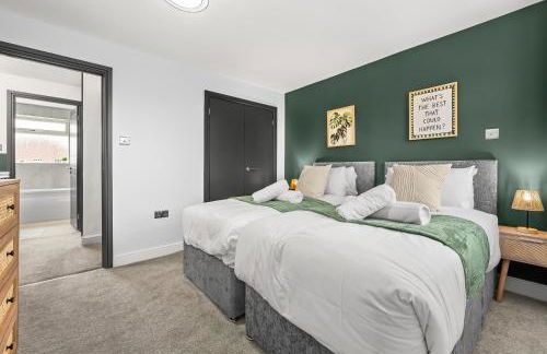 Modern 3-Bed Home, Super King Beds, Drive Parking - Foto 23