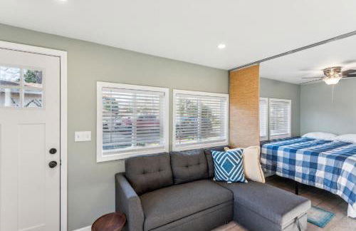 Cozy Lakefront Studio On Long Lake! Home by RedAwning - Foto 34