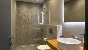On the Edge - Suites & Apartments - Foto 4, Shower