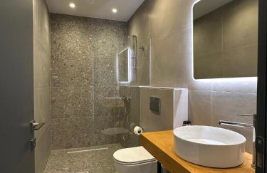 On the Edge - Suites & Apartments - Photo 4