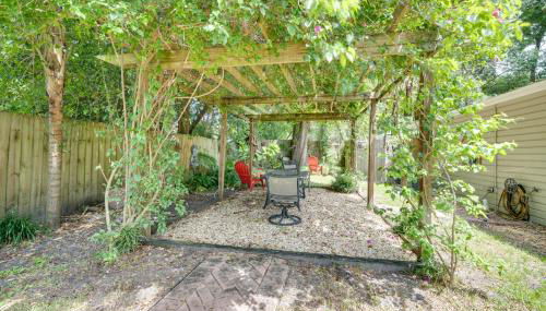 1 Mi to Lake Dora Cottage with Shared Yard and Patio! - Foto 3