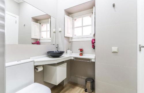 Vita Portucale ! Moscavide Casa Branca w/ Terrace - Photo 26