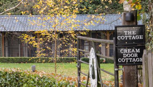 Cream Door Cottage - Photo 3