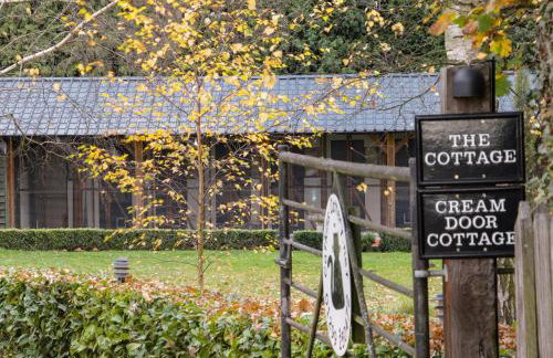 Cream Door Cottage - Photo 3