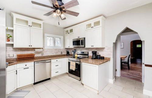 Cozy Family Cottage - Historic Top of The Hill - Foto 3