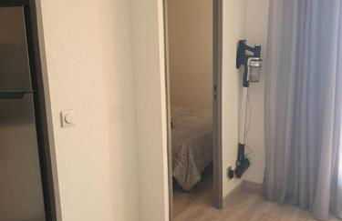 LES TERRASSES DE LA BARONNIE Appartement climatisé avec 1 chambre et piscine ouverte de fin Mai à mi Septembre Parking securisé avec accroches vélo disponible du 1er Avril au 30 Septembre sans supplement - Foto 7