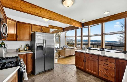 Modern Mountain Cabin with Hot Tub and Game Room Near Moorefield, West Virginia - Foto 26