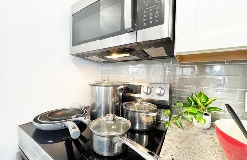 7FL Remodeled, Close to Beach & Dining with Free Parking - Photo 40