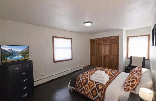 5BR Accessible Valley & Lake View Home Near Cornell - Sleeps 10 - Foto 57