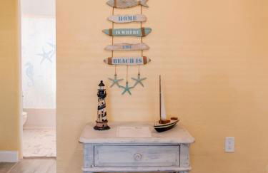 Gorgeous Beach Condo - Photo 13