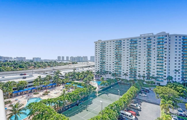 Sunny Isles 4 Bedrooms on the beach - Foto 27