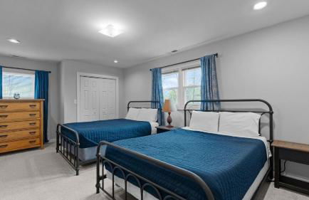 Sleeps 22, Lakefront w/ Private Dock & Pool, 2 Houses Lake Living by Avantstay - Foto 106