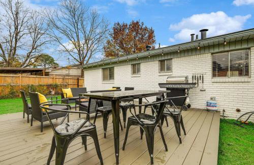 Upscale 3BR 2B Cozy Home with Pool & Grill - Foto 29