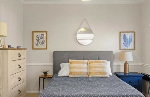 Beautiful relaxing private villa next to a pond smart home and Traeger Grill - Foto 11