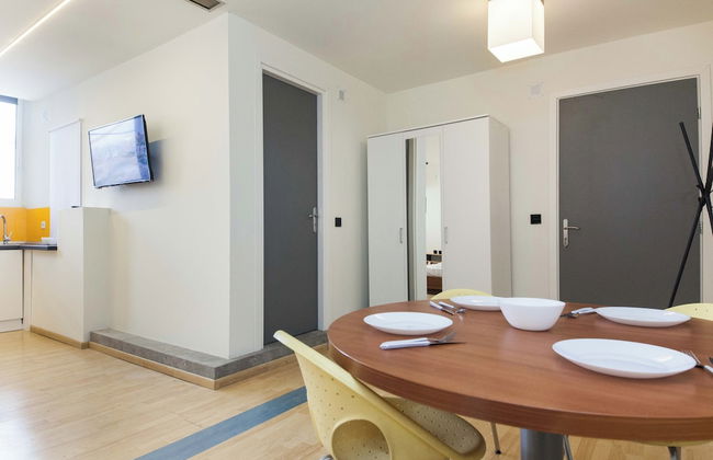 Minimalist Modern Nea Kifisia Studio - Foto 20