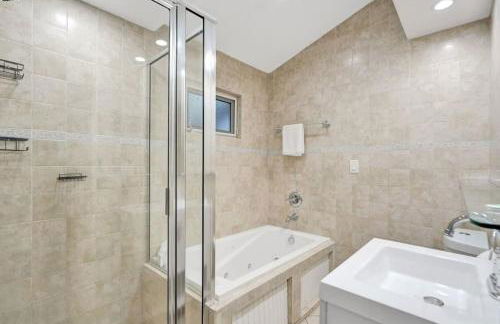 Tropical Oasis 2BR w Pool - Foto 24