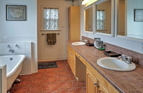 Quaint Austin Home with Yard about 5 Mi to Downtown! - Photo 18