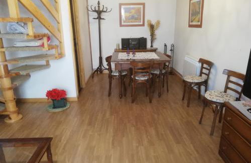 Pequeño adosado de montaña con terraza - Foto 4