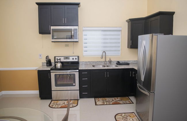 Rochester Modern Chic Apartment - Photo 11