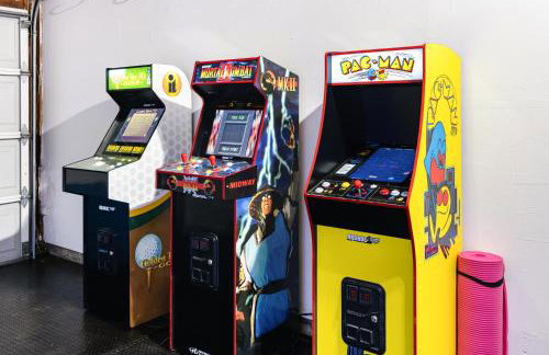 Stylish House with Hot Tub, Fire Pit Pool table near Denver - Photo 19