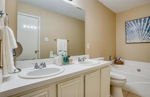 Family Getaway with Fenced Yard in Haltom City! - Foto 18
