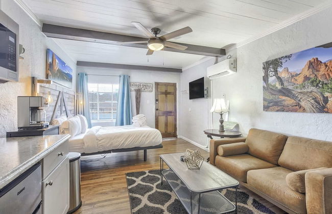 1BD Cozy Suiterestaurants & Hiking!dogs Welcome - Photo 7