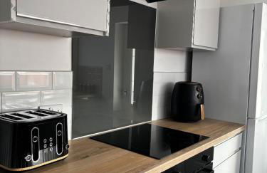 Comfortable 3BR Home, Guests 7, Fast Wi-Fi, & Nearby Pubs - Foto 19