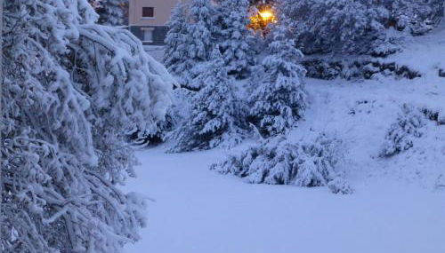 Résidence Campredon - Décoration typique - 25m2 de Terrasse aménagée plein sud avec vue panoramique - Internet - Jardin - Parking - Navette - Linge et Ménage en options payantes - Foto 2